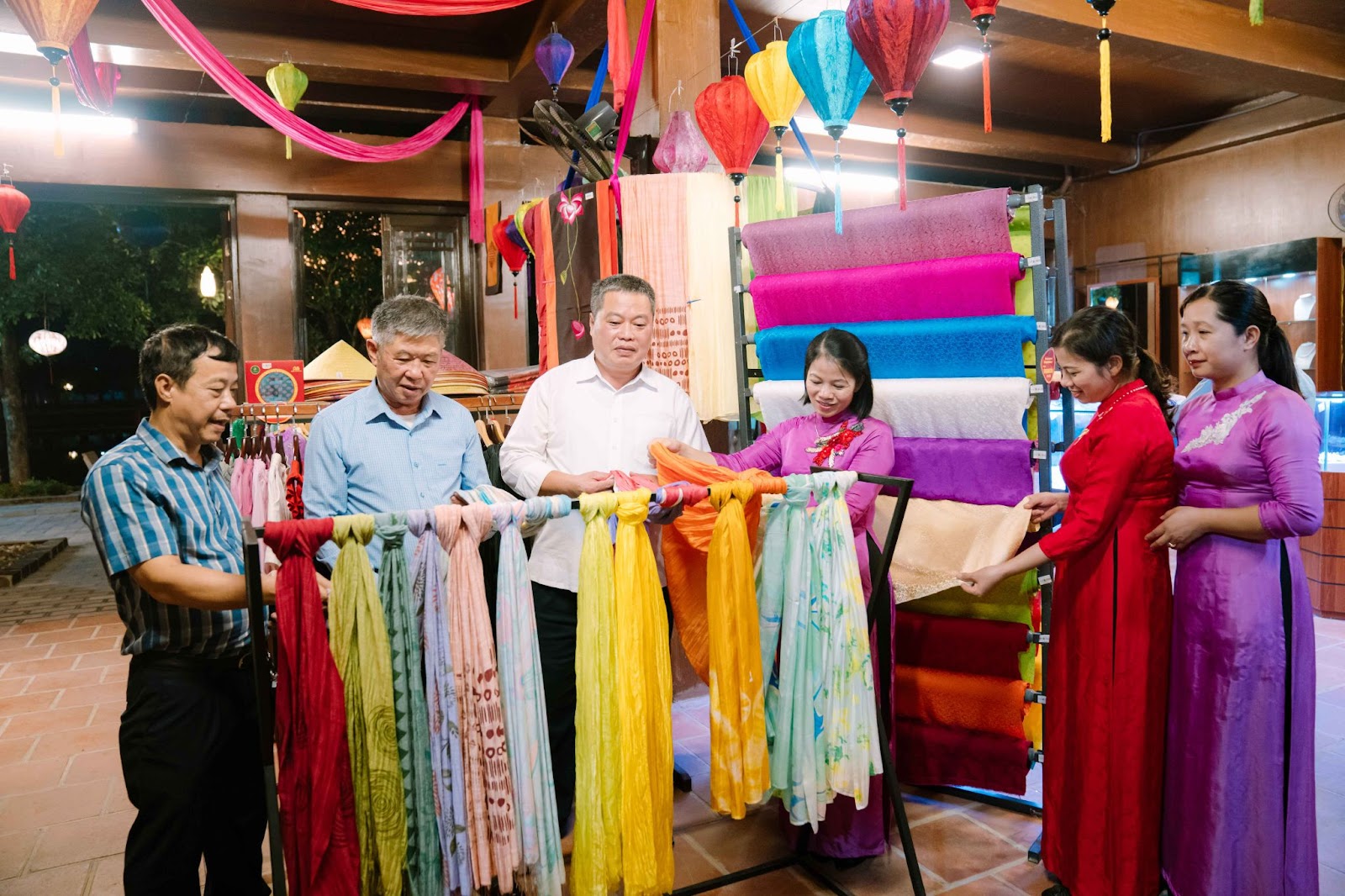 Lễ hội Làng lụa Nha Xa